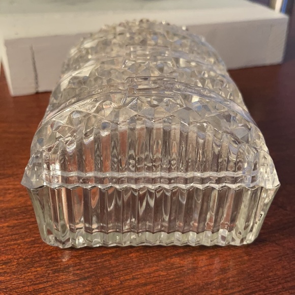 Trunks & Bags Crystal Treasure Chest Jewel Box with Lid - Picture 2 of 9